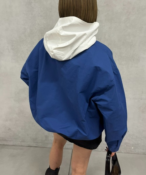 WHO'S WHO gallery（フーズフーギャラリー）の「チアロゴアノラックパーカー（マウンテンパーカー・レディース・アイボリー/ブルー・FREE）」の9枚目の写真