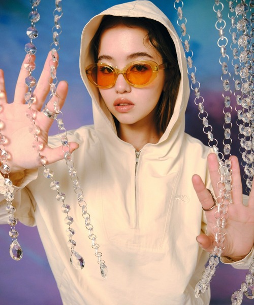 WHO'S WHO gallery（フーズフーギャラリー）の「チアロゴアノラックパーカー（マウンテンパーカー・レディース・アイボリー/ブルー・FREE）」の7枚目の写真