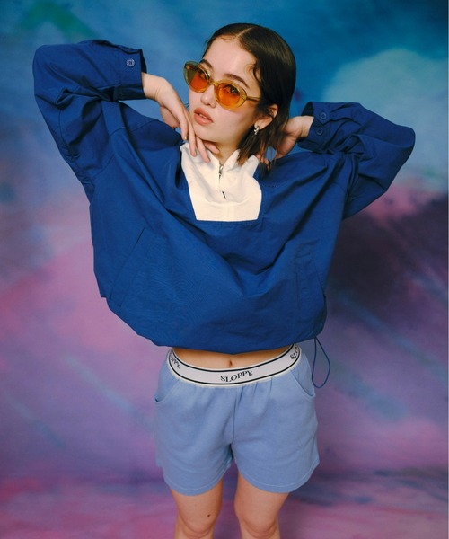 PRADA BLACK PINK JENNIE着 アノラックパーカー E4390 WHO'S WHO gallery（フーズフーギャラリー）の「チアロゴアノラック