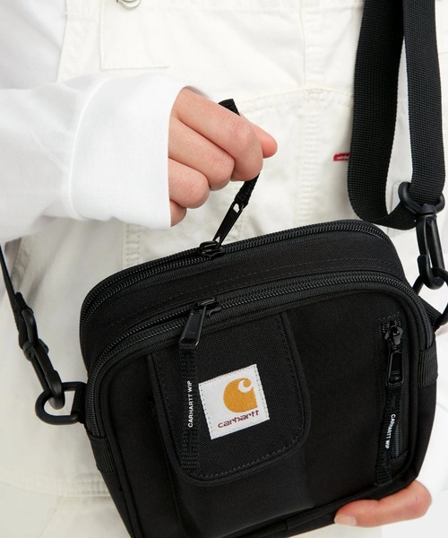 Carhartt WIP（カーハートダブリューアイピー）の「Carhartt WIP/カーハートダブリューアイピー ショルダーバッグ ESSENTIALS BAG SMALL I031470（ショルダーバッグ・メンズ・ブラック/ブラウン・FREE）」の3枚目の写真