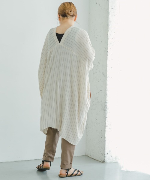 ITEMS URBANRESEARCH(アイテムズ アーバンリサーチ)の「ヨウリュウストライプチュニック(シャツ/ブラウス・レディース・チャコールグレー/ライトベージュ・FREE)」の18枚目の写真