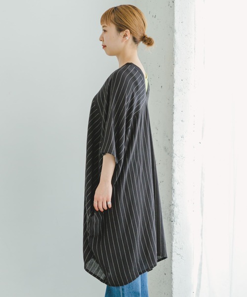 ITEMS URBANRESEARCH(アイテムズ アーバンリサーチ)の「ヨウリュウストライプチュニック(シャツ/ブラウス・レディース・チャコールグレー/ライトベージュ・FREE)」の20枚目の写真