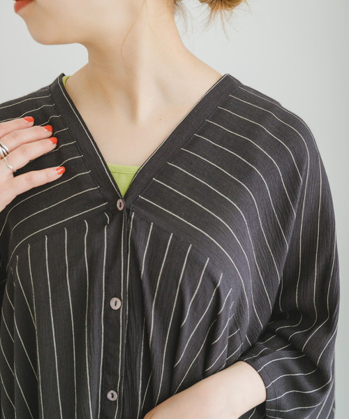ITEMS URBANRESEARCH(アイテムズ アーバンリサーチ)の「ヨウリュウストライプチュニック(シャツ/ブラウス・レディース・チャコールグレー/ライトベージュ・FREE)」の22枚目の写真
