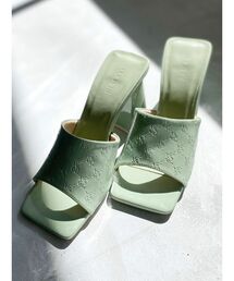 エンボスロゴサンダル