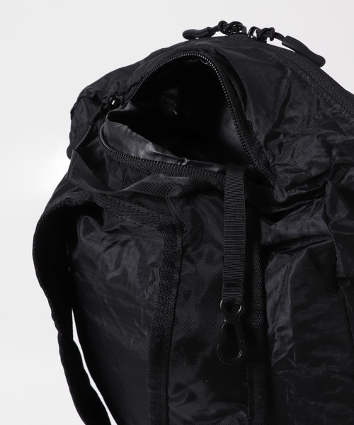 THE NORTH FACE（ザノースフェイス）の「THE NORTH FACE　Mayfly Pack 22（バックパック/リュック・レディース・グレー/ブラック・ONE）」の5枚目の写真