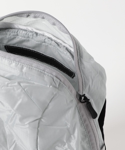 THE NORTH FACE（ザノースフェイス）の「THE NORTH FACE　Mayfly Pack 22（バックパック/リュック・レディース・グレー/ブラック・ONE）」の10枚目の写真