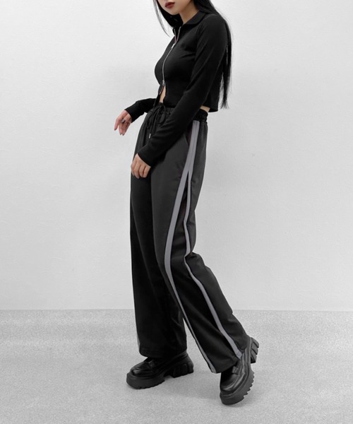 LVEU.（ラブユ.）の「【LVEU.】バイカラーラインジャージパンツ / ボトムス パンツ ジャージ バイカラー サイドライン ストレッチ イージー ワイド ブラック（その他パンツ・レディース・ブラック・FREE）」の16枚目の写真