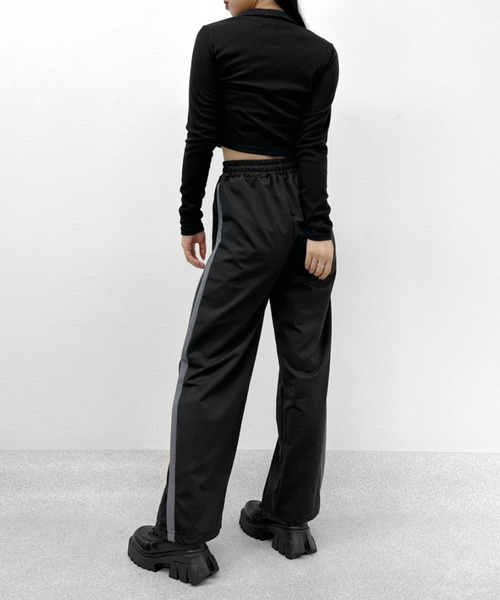 LVEU.（ラブユ.）の「【LVEU.】バイカラーラインジャージパンツ / ボトムス パンツ ジャージ バイカラー サイドライン ストレッチ イージー ワイド ブラック（その他パンツ・レディース・ブラック・FREE）」の9枚目の写真