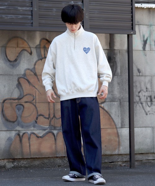 セール】Big silhouette half zip heart logo foam print sweat shirt