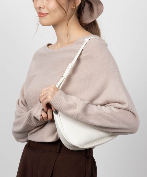 NAVY(ネイビー)の「NAVY 洗えるニット カシミヤタッチ ドルマンプルオーバー(ニット/セーター・レディース・グレイッシュベージュ/ブラック/ブルー/ホワイト・M/L)」の3枚目の写真