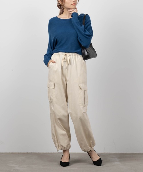 NAVY(ネイビー)の「NAVY 洗えるニット カシミヤタッチ ドルマンプルオーバー(ニット/セーター・レディース・グレイッシュベージュ/ブラック/ブルー/ホワイト・M/L)」の5枚目の写真