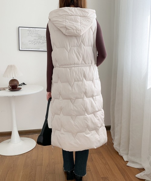 ABITOKYO（アビトーキョー）の「ボアポケット中綿フーディロングベスト（ダウンベスト・レディース・アイボリー/ブラック/ベージュ・FREE）」の4枚目の写真