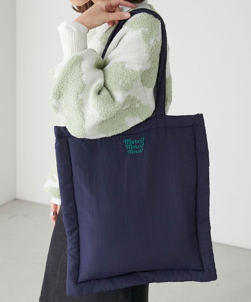 BONLECILL(ボンルシール)の「2way Merci刺繍 パフィーキルト ショルダートートバッグ(トートバッグ・レディース・アイボリー/ネイビー/ブラック/レッド・FREE)」の22枚目の写真