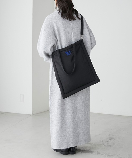 BONLECILL(ボンルシール)の「2way Merci刺繍 パフィーキルト ショルダートートバッグ(トートバッグ・レディース・アイボリー/ネイビー/ブラック/レッド・FREE)」の20枚目の写真