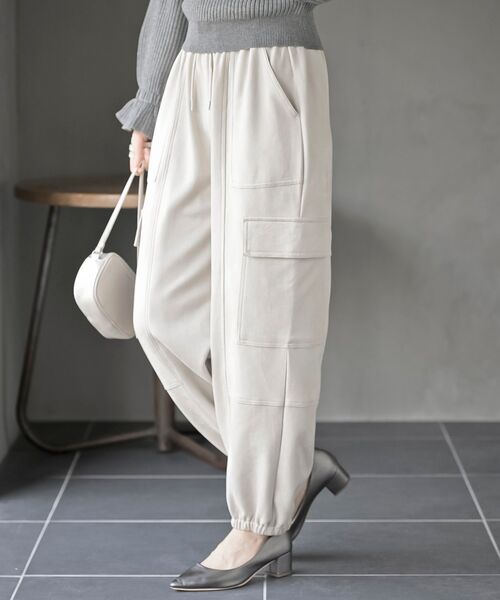 rps（アールピーエス）の「スエードポンチカーゴパンツ（カーゴパンツ・レディース・ベージュ系その他/ブラック系その他4/ブラック/モカ/ライトグレー/チャコールグレー/グレイッシュベージュ/アイボリー/ブラウン・フリー）」の2枚目の写真