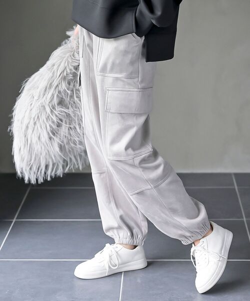 rps（アールピーエス）の「スエードポンチカーゴパンツ（カーゴパンツ・レディース・ベージュ系その他/ブラック系その他4/ブラック/モカ/ライトグレー/チャコールグレー/グレイッシュベージュ/アイボリー/ブラウン・フリー）」の6枚目の写真