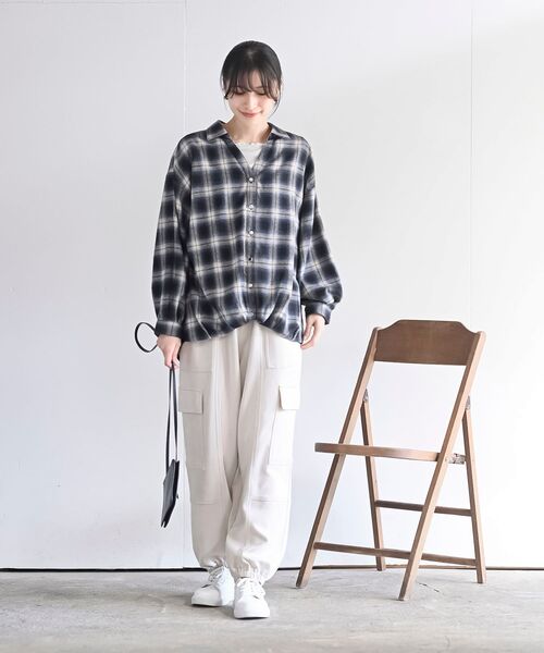 rps（アールピーエス）の「スエードポンチカーゴパンツ（カーゴパンツ・レディース・ベージュ系その他/ブラック系その他4/ブラック/モカ/ライトグレー/チャコールグレー/グレイッシュベージュ/アイボリー/ブラウン・フリー）」の20枚目の写真