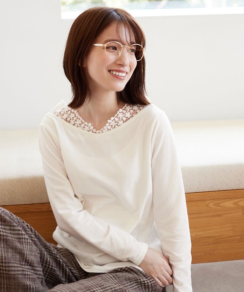 Viola e Viola(ヴィオラエヴィオラ)の「あったか綿衿見せレーストップス(Tシャツ/カットソー・レディース・ホワイト/ライトグレー/ブラック・3L/M/LL/L)」の5枚目の写真