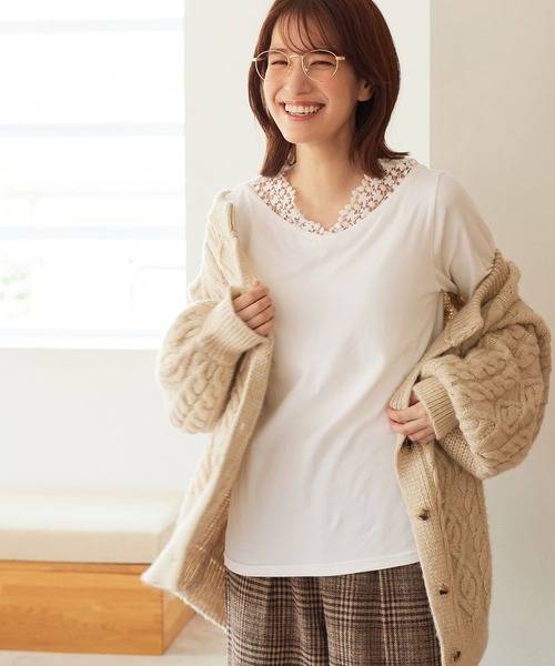 Viola e Viola(ヴィオラエヴィオラ)の「あったか綿衿見せレーストップス(Tシャツ/カットソー・レディース・ホワイト/ライトグレー/ブラック・3L/M/LL/L)」の6枚目の写真