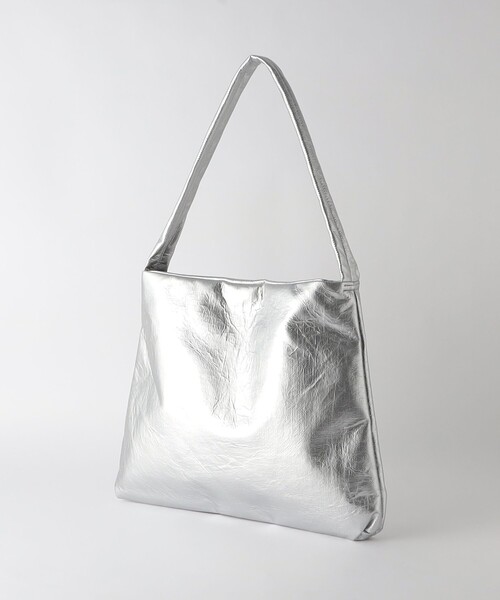 BEAUTY&YOUTH UNITED ARROWS(ビューティーアンドユースユナイテッドアローズ)の「メタリック ビッグ ショルダーバッグ(ショルダーバッグ・レディース・シルバー/ブラック・FREE)」の3枚目の写真