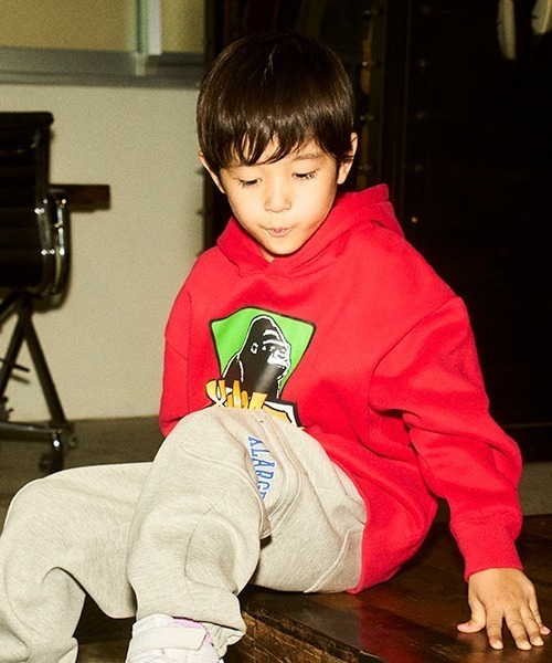 XLARGE KIDS（エクストララージキッズ）の「ボックスゴリラ裏起毛パーカ（パーカー・キッズ・ブラック/レッド/トップグレー/ブルー・100cm/140cm/90cm/120cm/80ｃｍ/110cm/130cm）」の4枚目の写真