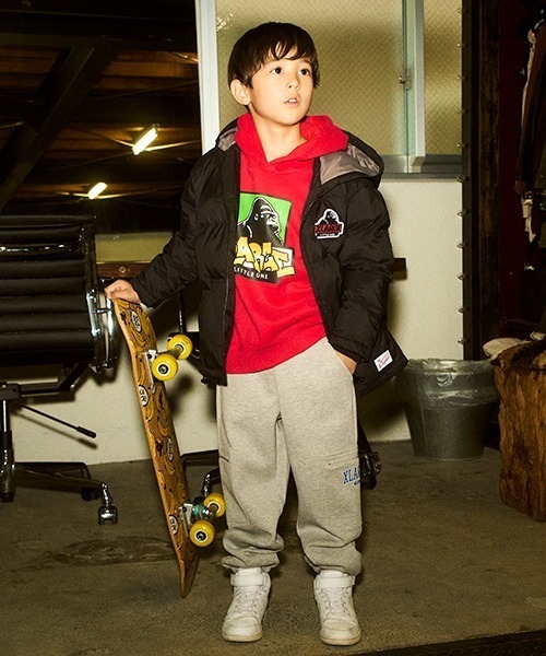 XLARGE KIDS（エクストララージキッズ）の「ボックスゴリラ裏起毛パーカ（パーカー・キッズ・ブラック/レッド/トップグレー/ブルー・100cm/140cm/90cm/120cm/80ｃｍ/110cm/130cm）」の19枚目の写真
