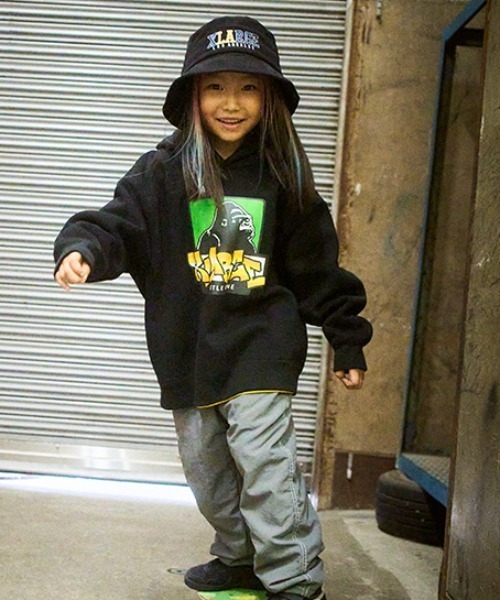 XLARGE KIDS（エクストララージキッズ）の「ボックスゴリラ裏起毛パーカ（パーカー・キッズ・ブラック/レッド/トップグレー/ブルー・100cm/140cm/90cm/120cm/80ｃｍ/110cm/130cm）」の20枚目の写真