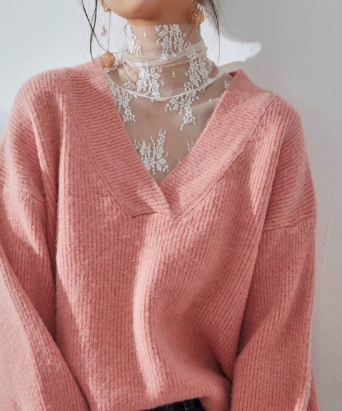 LADY LIKE(レディライク)の「ハイネック花柄シアートップス(Tシャツ/カットソー・レディース・ホワイト/パープル/ブラック/ライトベージュ・M)」の5枚目の写真
