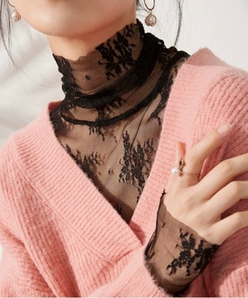 LADY LIKE(レディライク)の「ハイネック花柄シアートップス(Tシャツ/カットソー・レディース・ホワイト/パープル/ブラック/ライトベージュ・M)」の7枚目の写真