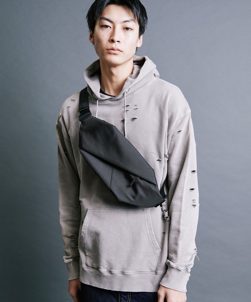 NoiR/ノアール（ノアール）の「NoiR ノアール Flask shoulder フラスクボディーバッグ（ボディバッグ/ウエストポーチ・メンズ・ブラック/ブラック系・FREE）」の3枚目の写真