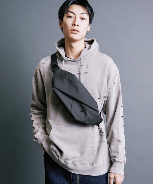 NoiR/ノアール（ノアール）の「NoiR ノアール Flask shoulder フラスクボディーバッグ（ボディバッグ/ウエストポーチ・メンズ・ブラック/ブラック系・FREE）」の8枚目の写真
