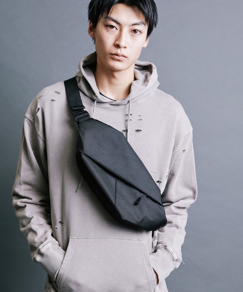 NoiR/ノアール（ノアール）の「NoiR ノアール Flask shoulder フラスクボディーバッグ（ボディバッグ/ウエストポーチ・メンズ・ブラック/ブラック系・FREE）」の18枚目の写真