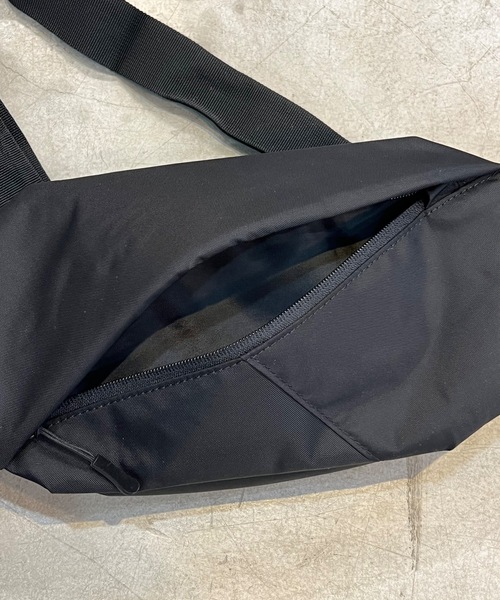 NoiR/ノアール（ノアール）の「NoiR ノアール Flask shoulder フラスクボディーバッグ（ボディバッグ/ウエストポーチ・メンズ・ブラック/ブラック系・FREE）」の22枚目の写真