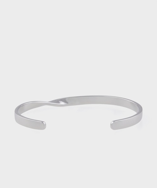 Paul Smith(ポールスミス)の「TWISTED LOGO PLATE BANGLE / 353970 240(バングル/リストバンド・メンズ・シルバー・FREE)」の3枚目の写真