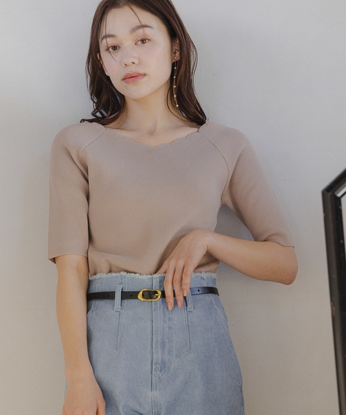 mysty woman(ミスティウーマン)の「スカラップネックニットプルオーバー 109870(ニット/セーター・レディース・ブラック/ブルー系その他/ライトベージュ・FREE)」の2枚目の写真
