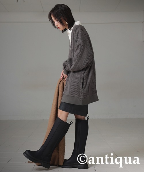 antiqua（アンティカ）の「ケーブルジャガードカーディガン（カーディガン/ボレロ・レディース・スモークグレー/ナチュラル・FREE）」の5枚目の写真