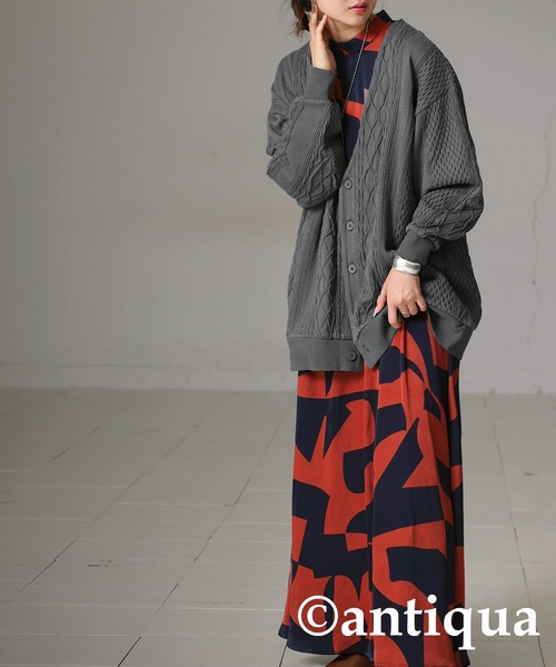 antiqua（アンティカ）の「ケーブルジャガードカーディガン（カーディガン/ボレロ・レディース・スモークグレー/ナチュラル・FREE）」の10枚目の写真