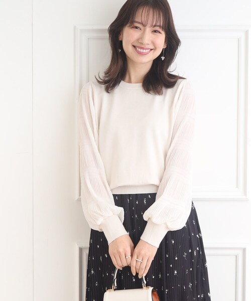 couture brooch（クチュールブローチ）の「◆【華やか春ニット】マジョリカプリーツドッキングニット（ニット/セーター・レディース・ライトグレー/オフホワイト/ベビーピンク・42/38）」の4枚目の写真