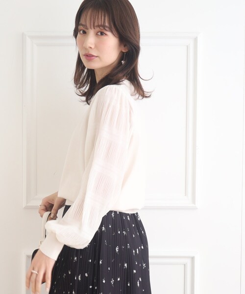 couture brooch（クチュールブローチ）の「◆【華やか春ニット】マジョリカプリーツドッキングニット（ニット/セーター・レディース・ライトグレー/オフホワイト/ベビーピンク・42/38）」の5枚目の写真