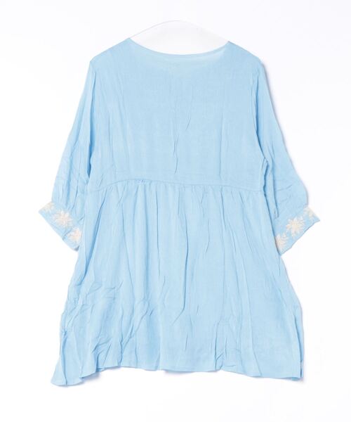anap mimpi(アナップミンピ)の「フラワー刺繍 タッセル ミニワンピース(ワンピース・レディース・ホワイト/ライトブルー・FREE)」の3枚目の写真