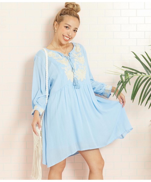 anap mimpi(アナップミンピ)の「フラワー刺繍 タッセル ミニワンピース(ワンピース・レディース・ホワイト/ライトブルー・FREE)」の10枚目の写真