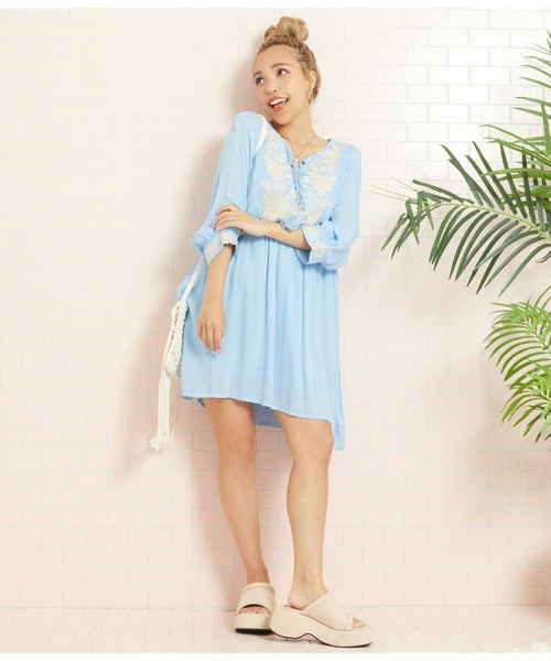 anap mimpi(アナップミンピ)の「フラワー刺繍 タッセル ミニワンピース(ワンピース・レディース・ホワイト/ライトブルー・FREE)」の13枚目の写真