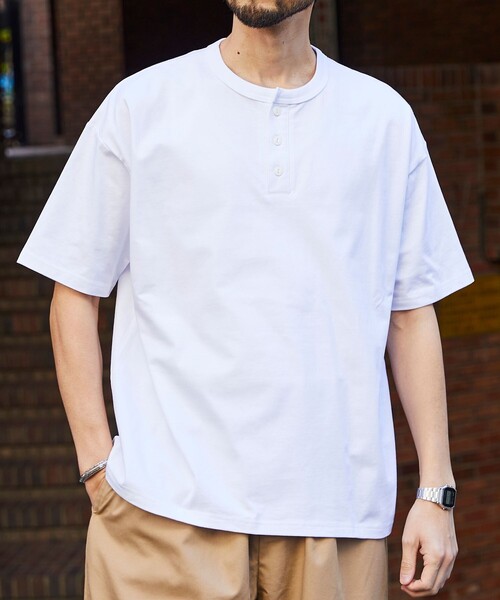 FREAK'S STORE(フリークスストア)の「限定展開 STORATECH/ストラテック ヘンリーネックTシャツ/USAコットン/抗菌/防臭/制菌/UVカット/接触冷感/吸水速乾(Tシャツ/カットソー・メンズ・グレイッシュベージュ/スミクロ/ネイビー/ブラック/ホワイト・SMALL/MEDIUM/LARGE/X-LARGE)」の2枚目の写真