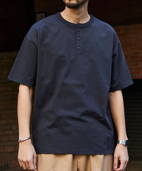 FREAK'S STORE(フリークスストア)の「限定展開 STORATECH/ストラテック ヘンリーネックTシャツ/USAコットン/抗菌/防臭/制菌/UVカット/接触冷感/吸水速乾(Tシャツ/カットソー・メンズ・グレイッシュベージュ/スミクロ/ネイビー/ブラック/ホワイト・SMALL/MEDIUM/LARGE/X-LARGE)」の4枚目の写真