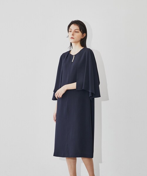 cloenc（クロエンス）の「◆【手洗い可】パールケープワンピース（ワンピース・レディース・アイボリー/ネイビー・03/01/02）」の2枚目の写真