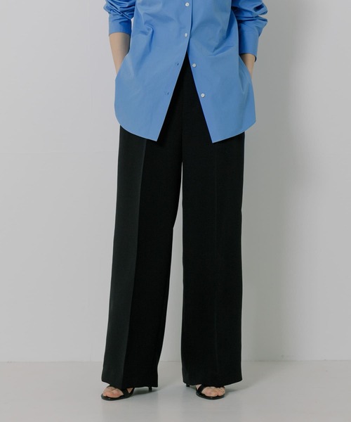 URBAN RESEARCH（アーバンリサーチ）の「『UR TECH DRYLUXE』『イージーケア』タックパンツ（その他パンツ・レディース・ブラック/ベージュ・38/36）」の3枚目の写真