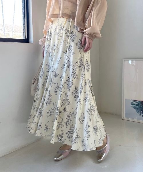 mysty woman（ミスティウーマン）の「フラワープリントフレアスカート 109955（スカート・レディース・ブラック/ライトベージュ/オフホワイト・FREE）」の12枚目の写真