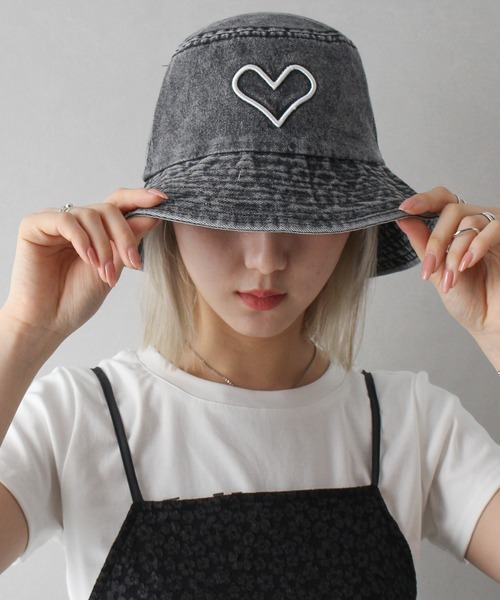 SpRay（スプレイ）の「デニムハート刺繍バケットハット（ハット・レディース・ブラック/ブルー・FREE）」の17枚目の写真