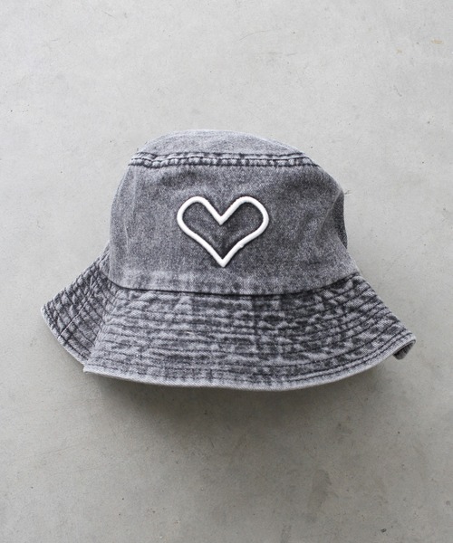 SpRay（スプレイ）の「デニムハート刺繍バケットハット（ハット・レディース・ブラック/ブルー・FREE）」の12枚目の写真