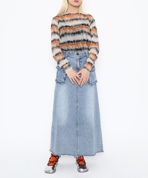 PUNYUS(プニュズ)の「デザインデニムカーゴロングスカート(デニムスカート・レディース・ライトインディゴブルー/ライトブルー/ブラック系その他・1/2/3/4)」の4枚目の写真